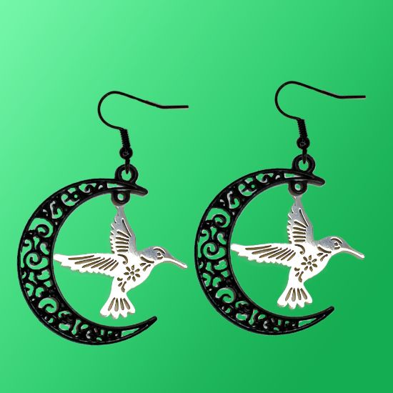 Imagen de Hermoso Colibri Acero Inoxidable Alta Durabilidad en Luna Creciente Negra 41x31mm en Aretes, Collar o Juego (Aretes+Collar)+9 Combinaciones y Modelos para Escoger x1col