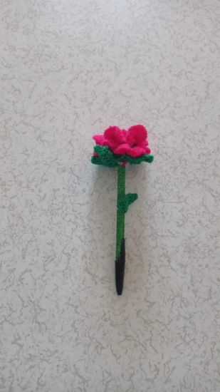Imagen de Boligrafo Forma De Rosa Tejido A Mano Variedad De Colores.