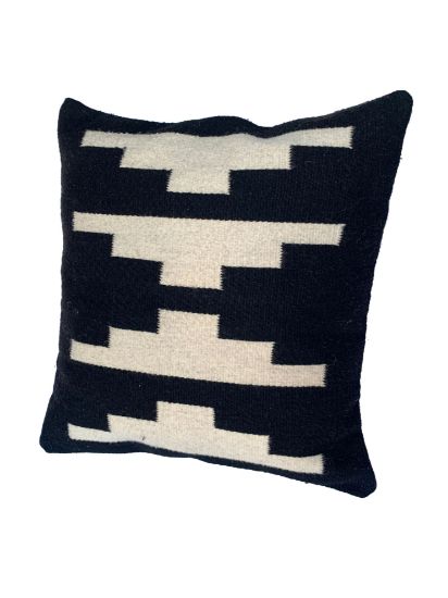 Imagen de Cojin Blanco y Negro Decorativo : Funda de Almahadon con relleno,  Tejido Zapoteco Hecho a Mano 50x50cm 