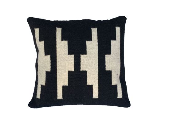 Imagen de Cojin Blanco y Negro Decorativo : Funda de Almahadon con relleno,  Tejido Zapoteco Hecho a Mano 50x50cm 