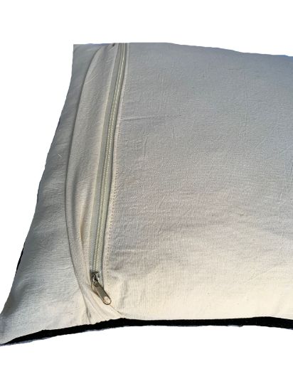 Imagen de Cojin Blanco y Negro Decorativo : Funda de Almahadon con relleno,  Tejido Zapoteco Hecho a Mano 50x50cm 