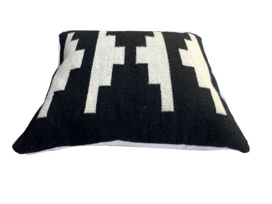 Imagen de Cojin Blanco y Negro Decorativo : Funda de Almahadon con relleno,  Tejido Zapoteco Hecho a Mano 50x50cm 