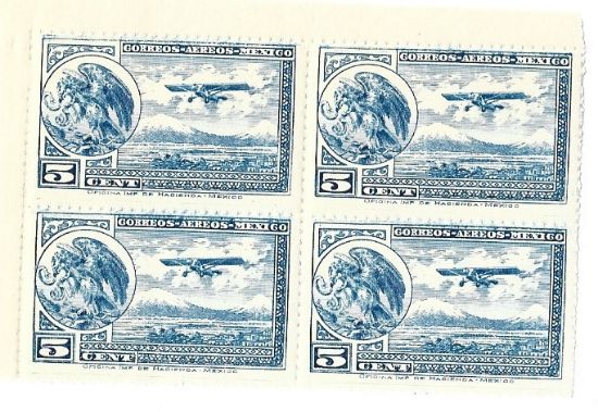 Imagen de BLOCK DE 4 ESTAMPILLAS AEREAS 1929 AGUILA Y BIPLANO 5C AZUL RULETEADAS NUEVAS