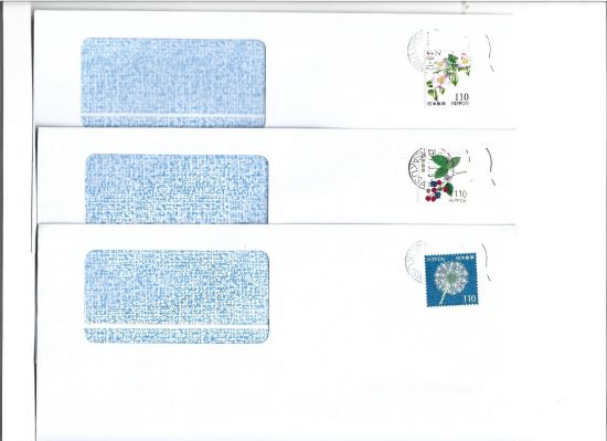 Imagen de TRES SOBRES CIRCULADOS DOMESTICOS DE JAPON CON ESTAMPILLAS DE FLORES
